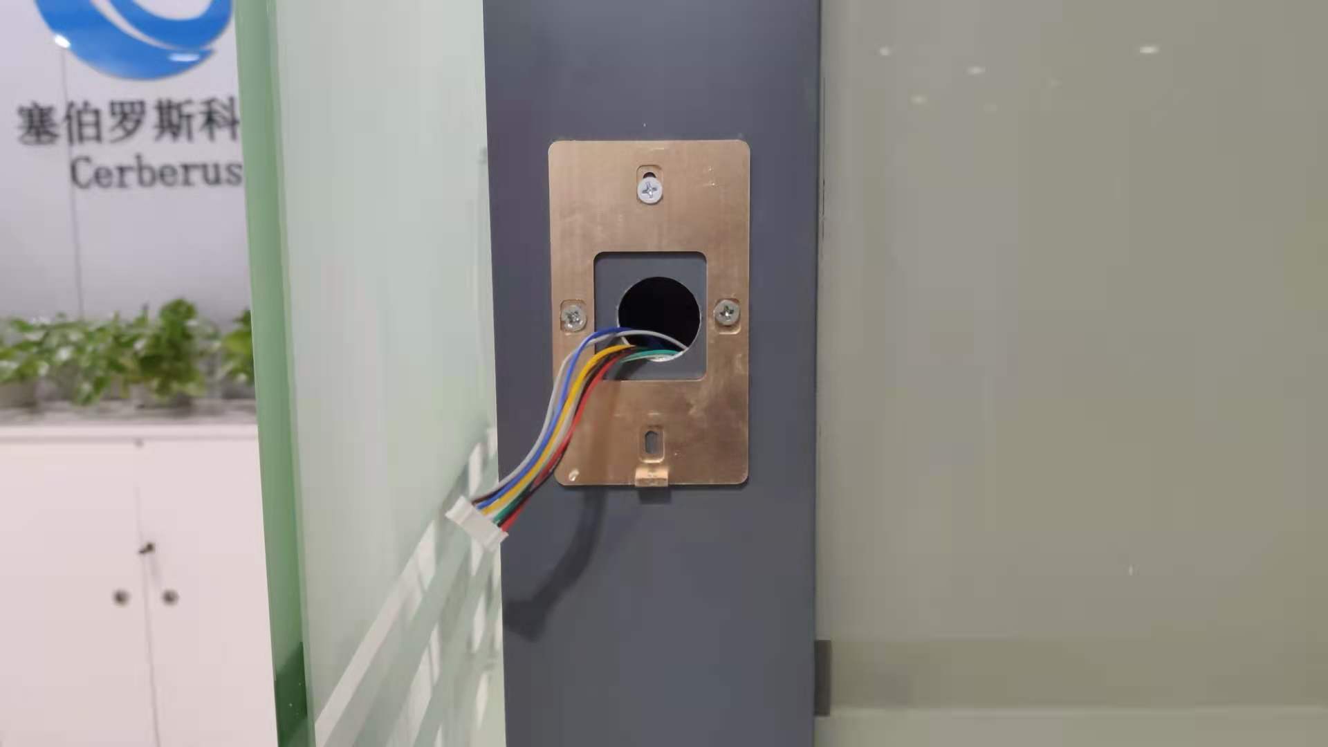 二維碼門禁設備背板安裝 二維碼門禁設備背板安裝